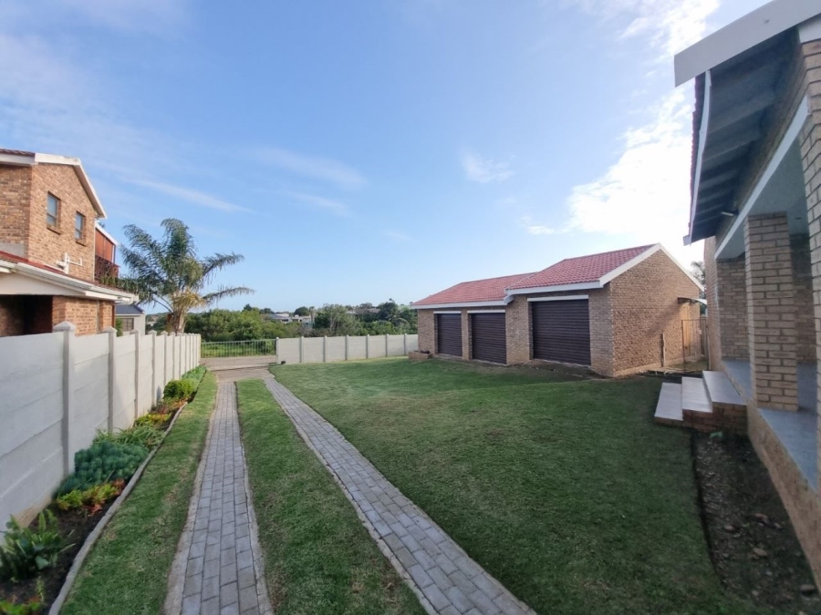 To Let 3 Bedroom Property for Rent in Wavecrest Eastern Cape